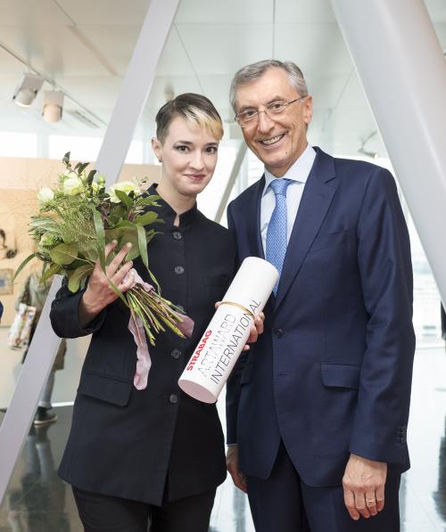 Preisträgerin Verena Dengler mit Dr. Thomas Birtel, CEO STRABAG SE, Foto: Eva Kelety