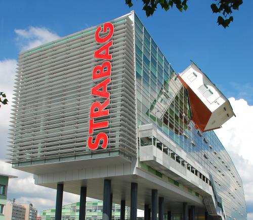 Erwin, Wurm, House attack, 2006, installation on the roof of the STRABAG building in Bratislava, Photo: STRABAG SE